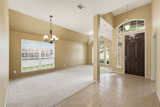 11 Beechcreek Drive, Edgecliff Village, TX 76134