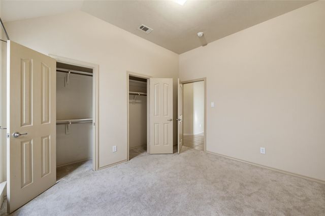 11 Beechcreek Drive, Edgecliff Village, TX 76134