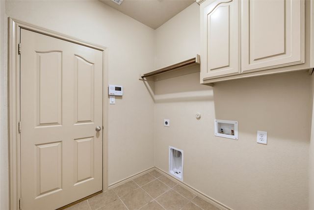 11 Beechcreek Drive, Edgecliff Village, TX 76134