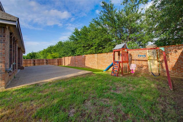 11 Beechcreek Drive, Edgecliff Village, TX 76134