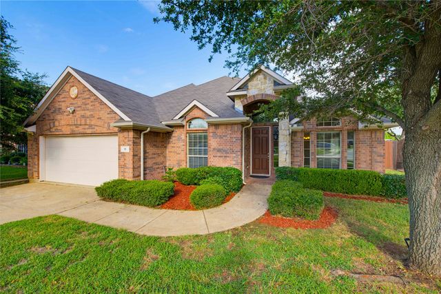 11 Beechcreek Drive, Edgecliff Village, TX 76134