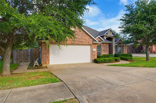 11 Beechcreek Drive, Edgecliff Village, TX 76134
