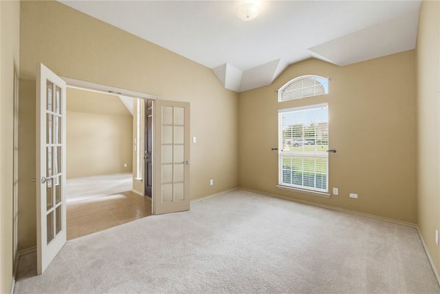 11 Beechcreek Drive, Edgecliff Village, TX 76134