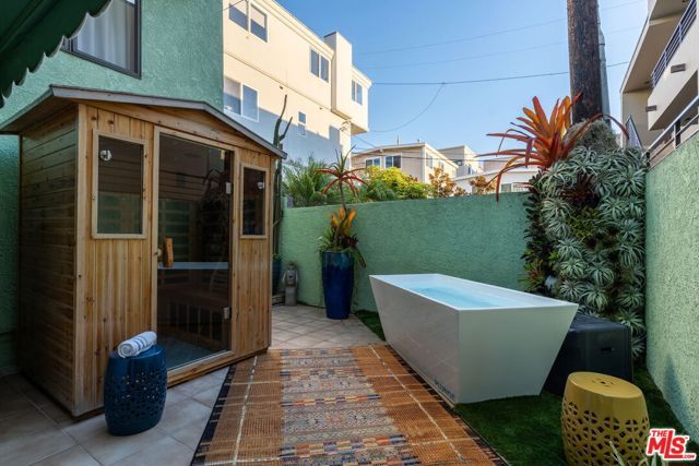 208 43rd Street, Manhattan Beach, CA 90266