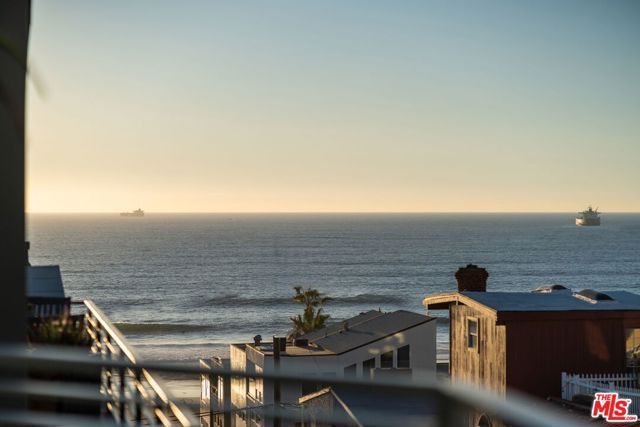 208 43rd Street, Manhattan Beach, CA 90266
