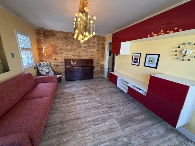 78-36 269th Street, New Hyde Park, NY 11040