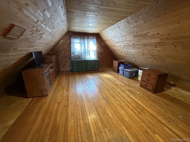 78-36 269th Street, New Hyde Park, NY 11040