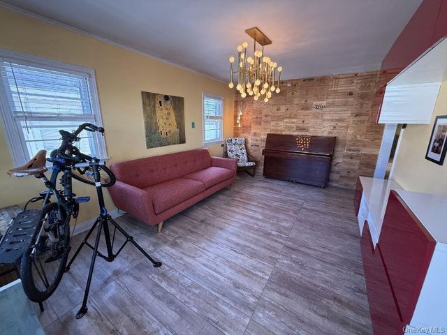 78-36 269th Street, New Hyde Park, NY 11040