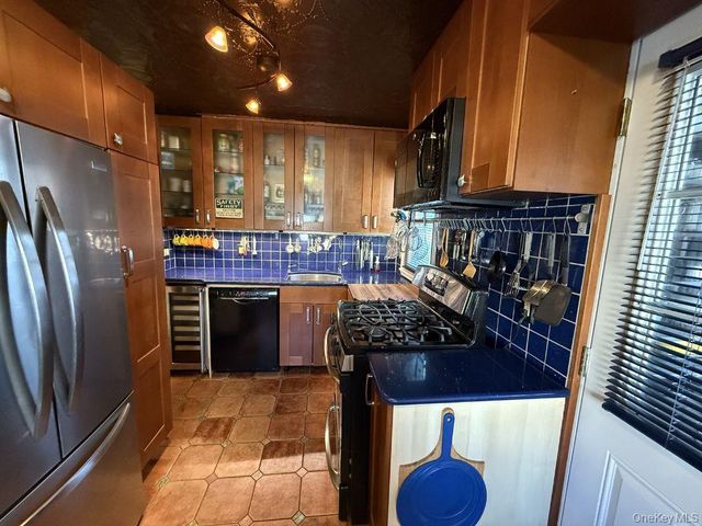 78-36 269th Street, New Hyde Park, NY 11040