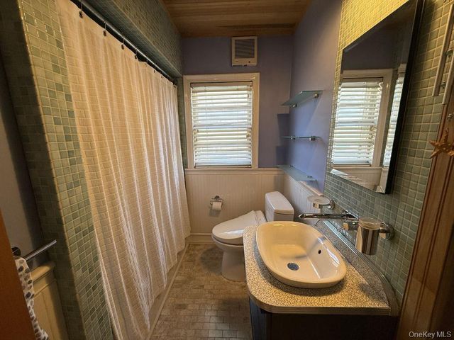 78-36 269th Street, New Hyde Park, NY 11040