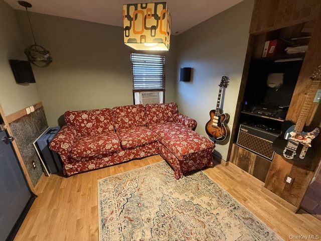 78-36 269th Street, New Hyde Park, NY 11040