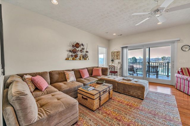 1090 La Casa CT, Moneta, VA 24121