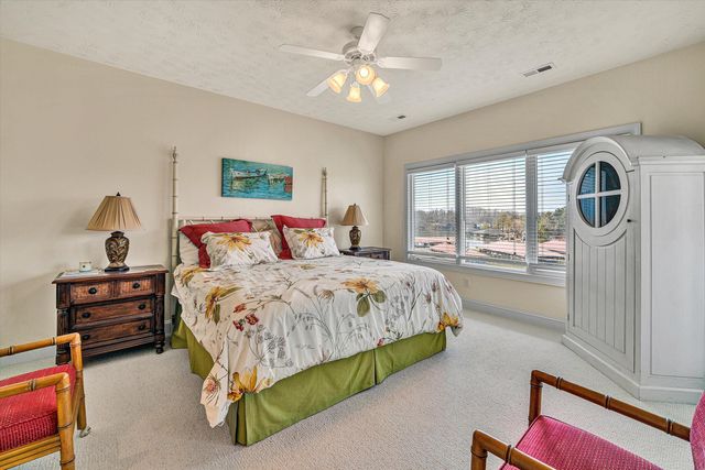 1090 La Casa CT, Moneta, VA 24121