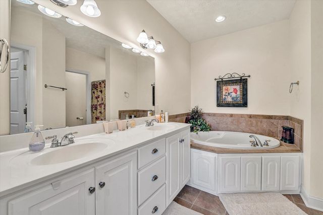 1090 La Casa CT, Moneta, VA 24121