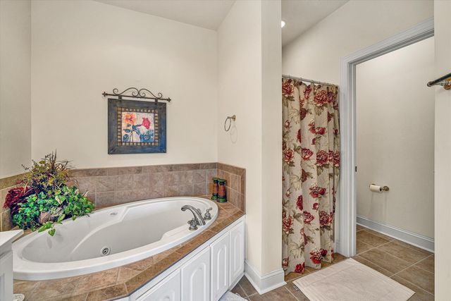 1090 La Casa CT, Moneta, VA 24121