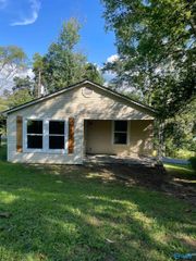 1329 Carlisle Avenue, Guntersville, AL 35976