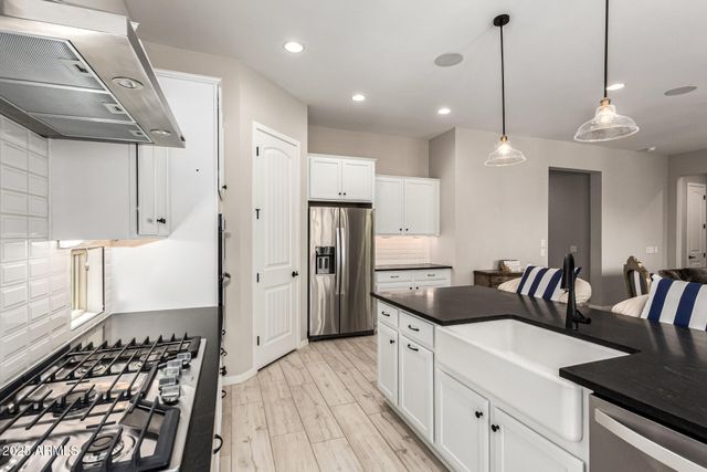 2831 E LOS GATOS Drive, Phoenix, AZ 85050