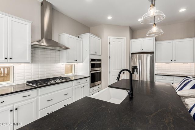 2831 E LOS GATOS Drive, Phoenix, AZ 85050