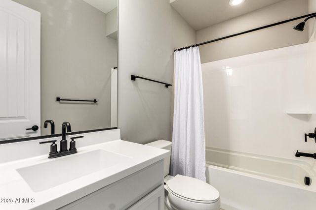 2831 E LOS GATOS Drive, Phoenix, AZ 85050