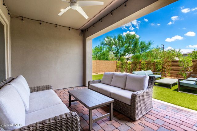 2831 E LOS GATOS Drive, Phoenix, AZ 85050