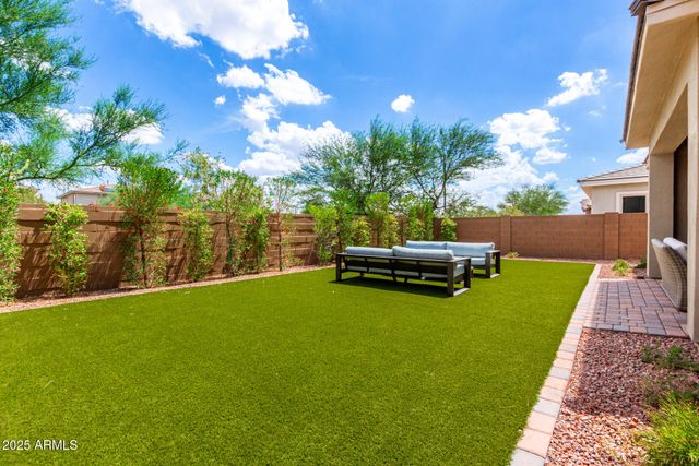 2831 E LOS GATOS Drive, Phoenix, AZ 85050