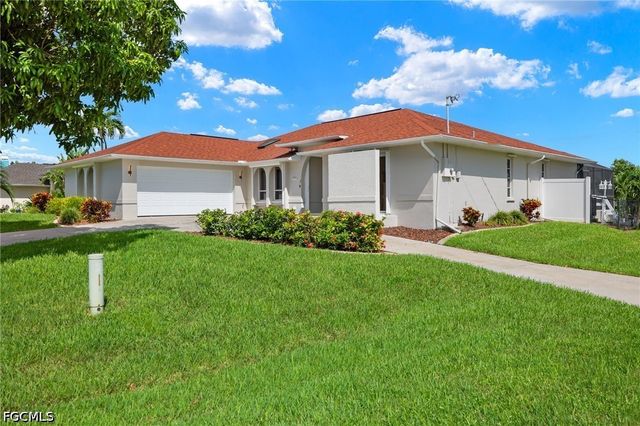2223 SE 10th LN, Cape Coral, FL 33990