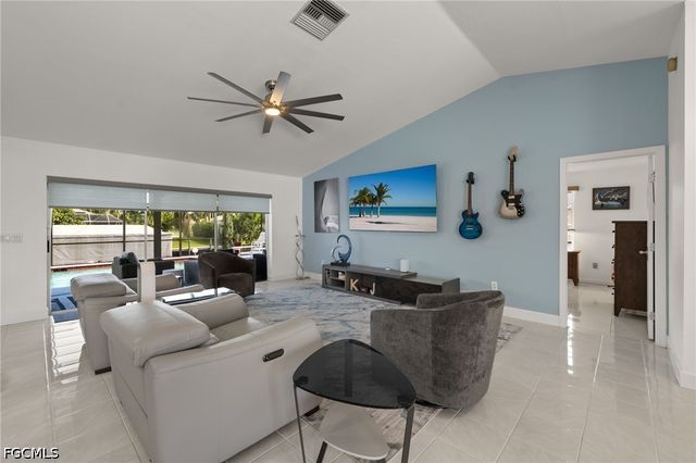 2223 SE 10th LN, Cape Coral, FL 33990