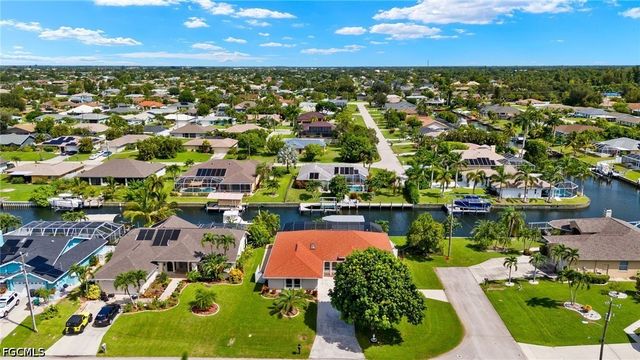 2223 SE 10th LN, Cape Coral, FL 33990