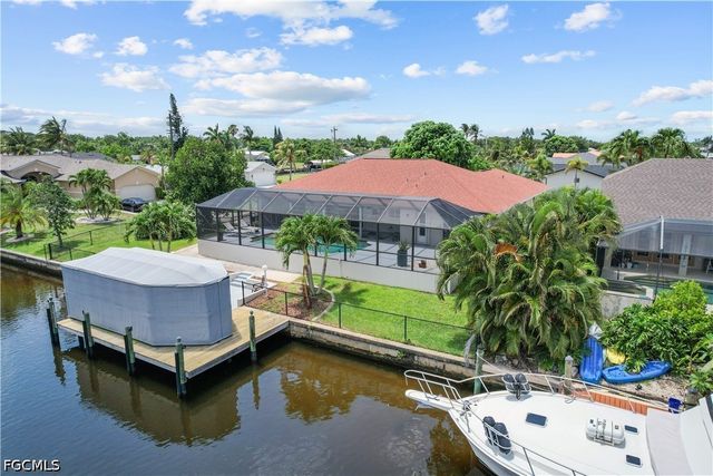 2223 SE 10th LN, Cape Coral, FL 33990