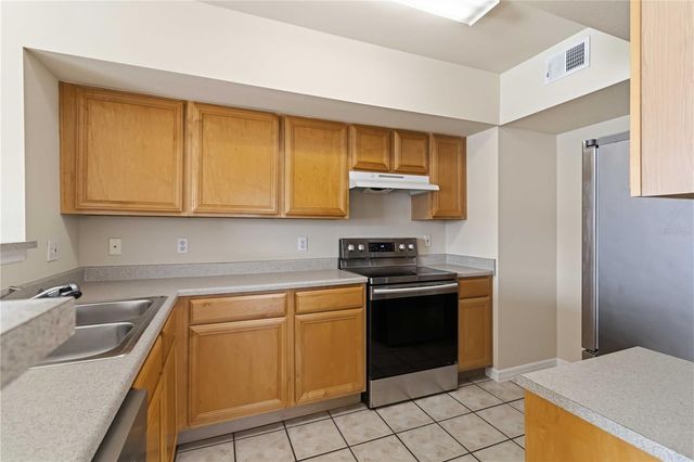 1025 VILLAGIO CIRCLE 204, Sarasota, FL 34237