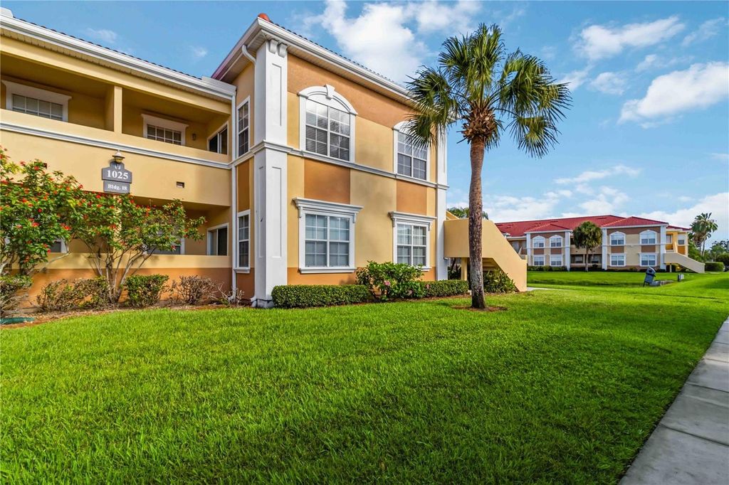 1025 VILLAGIO CIRCLE 204, Sarasota, FL 34237