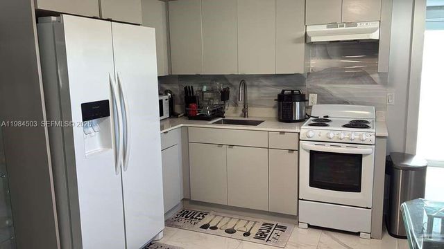 980 W 45th Pl 2, Hialeah, FL 33012