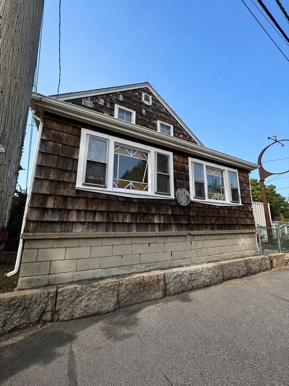 45 Durfee St, New Bedford, MA 02740