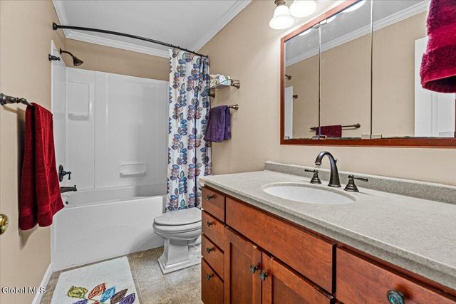 21 Fox Hollow Lane, Queensbury, NY 12804