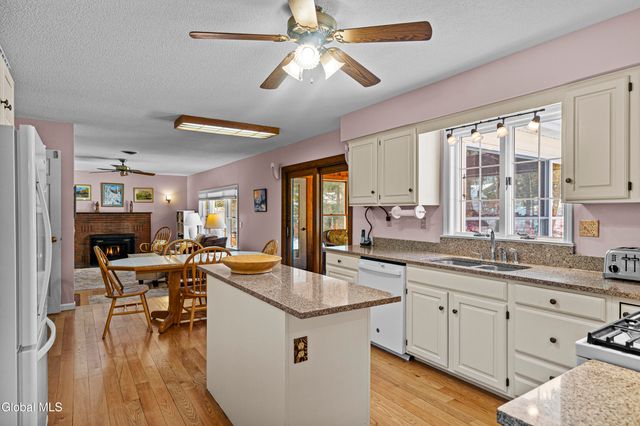 21 Fox Hollow Lane, Queensbury, NY 12804