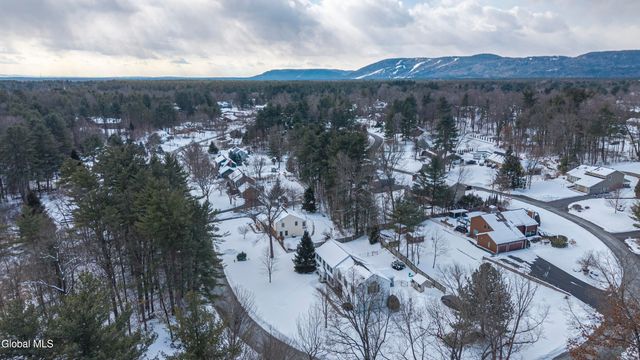 21 Fox Hollow Lane, Queensbury, NY 12804