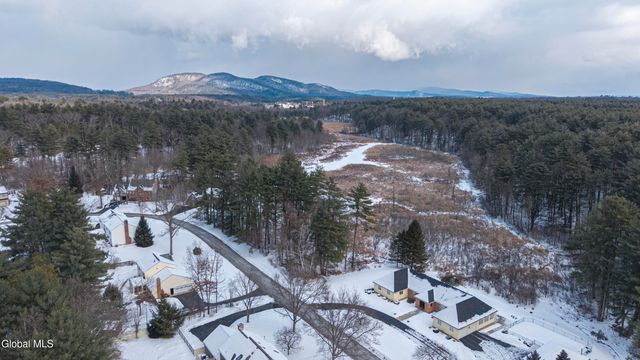 21 Fox Hollow Lane, Queensbury, NY 12804