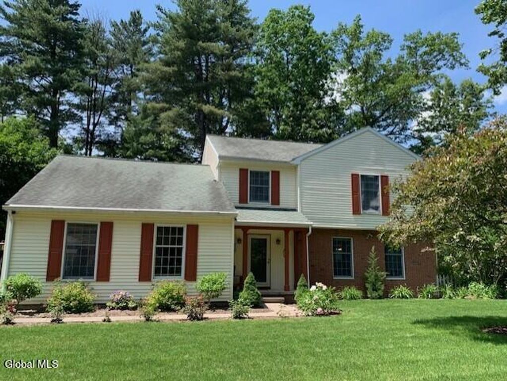 21 Fox Hollow Lane, Queensbury, NY 12804