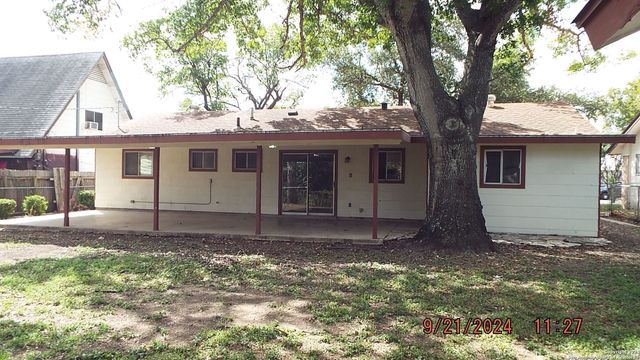 8003 Riata Ave, San Antonio, TX 78227