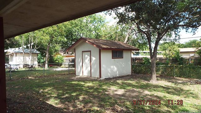 8003 Riata Ave, San Antonio, TX 78227