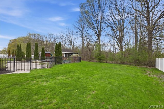 3418 Ashwood Drive, Wheatfield, NY 14120