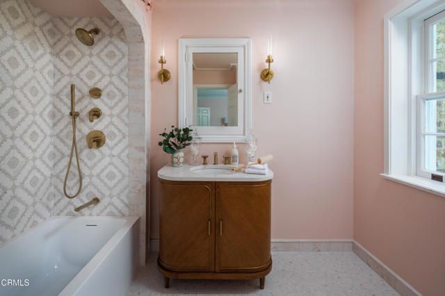 1220 Hillcrest Avenue, Pasadena, CA 91106