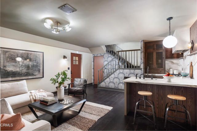 1220 Hillcrest Avenue, Pasadena, CA 91106