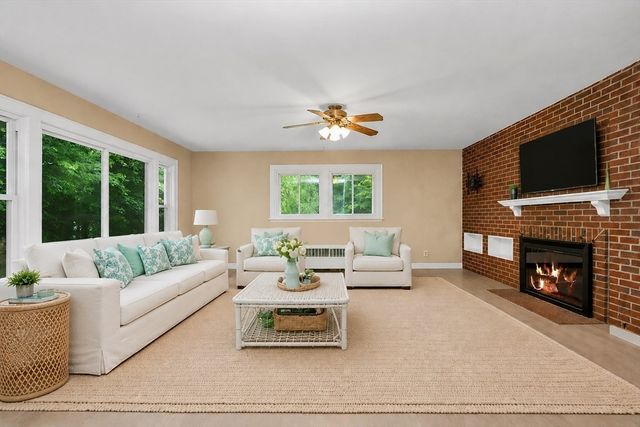 301 Lincoln St, Franklin, MA 02038
