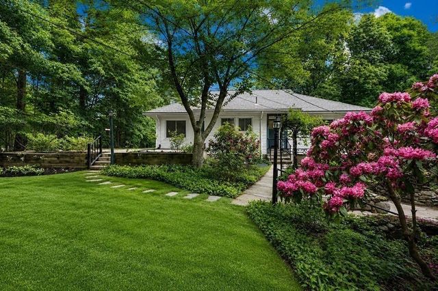 301 Lincoln St, Franklin, MA 02038
