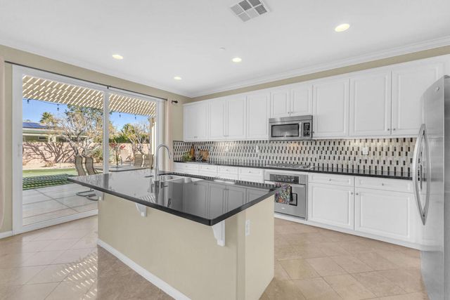 74098 Imperial Court W, Palm Desert, CA 92211