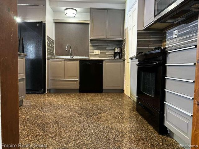 5245 Jonathon Street, Dearborn, MI 48126