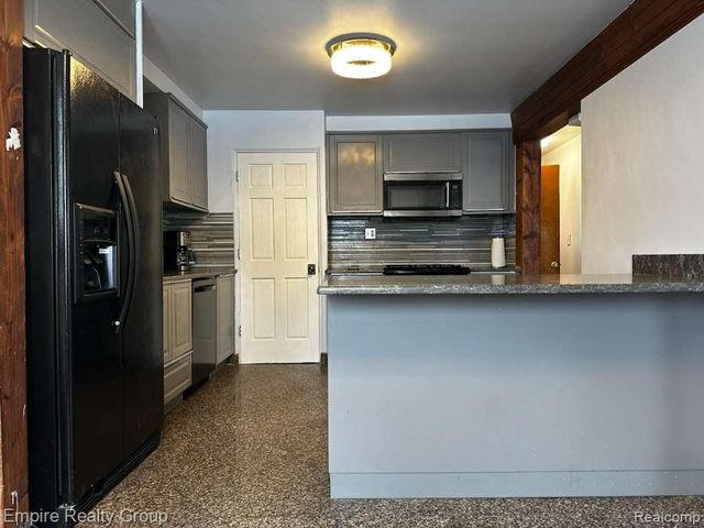 5245 Jonathon Street, Dearborn, MI 48126