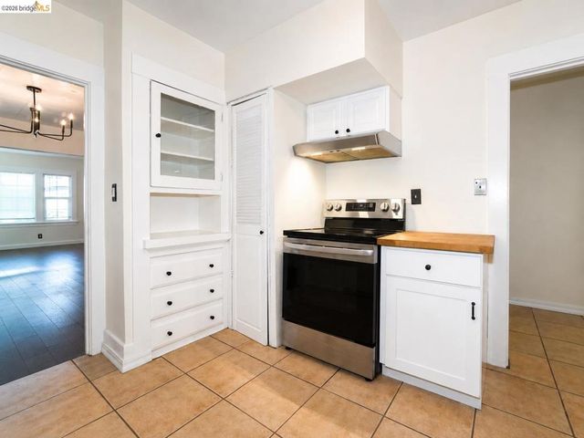3221 Delaware St, Oakland, CA 94602