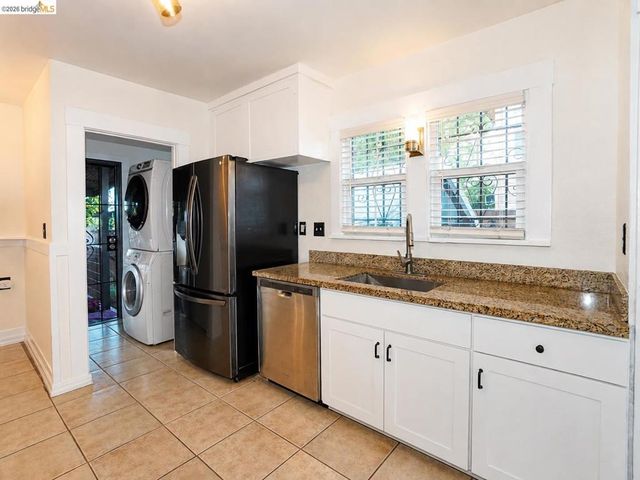 3221 Delaware St, Oakland, CA 94602